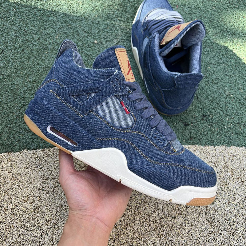 AIR JORDAN 4 RETRO LEVI´S DENIM