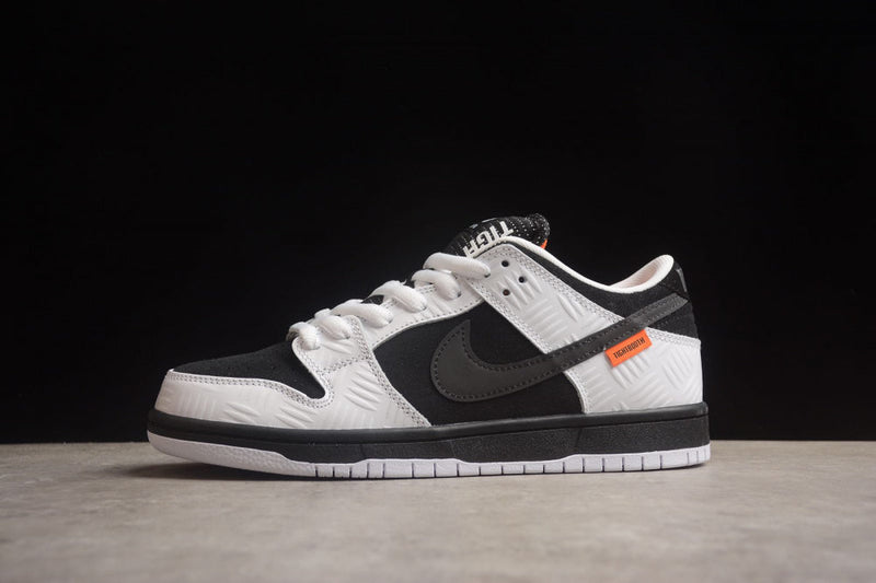 TIGHTBOOTH X DUNK SB LOW BLACK