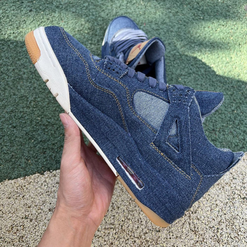 AIR JORDAN 4 RETRO LEVI´S DENIM